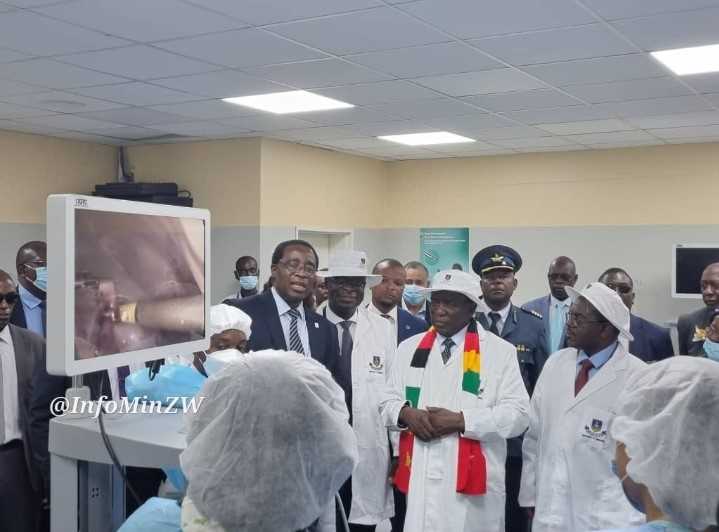 Mnangagwa caps 6 084, opens 3 innovation centres at UZ
