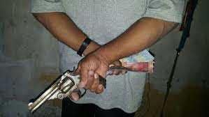 5 hitmen, a conman, a businessman, US$800k