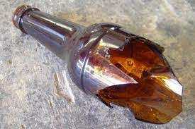 Man in soup after stabbing imbiber with a broken bottle