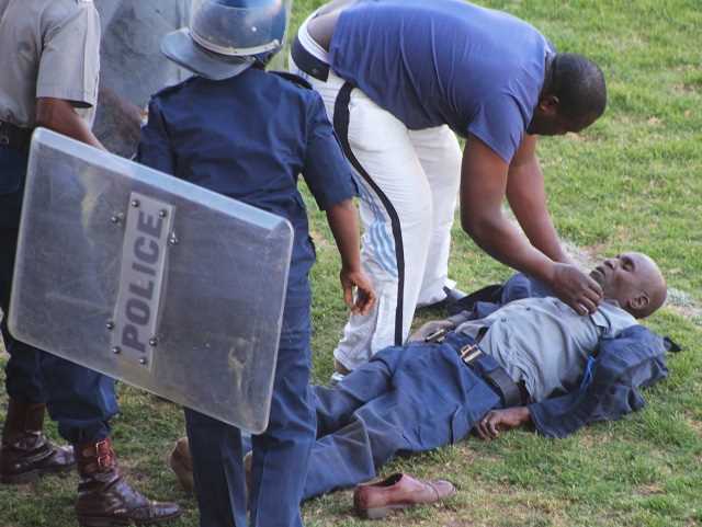 Four family members to perform unpaid work for assaulting cop