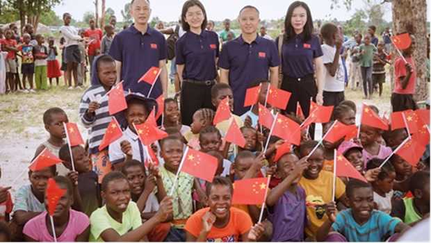 20th medical team partners local Chinese associations to spead health and good cheer in Zimbabwe