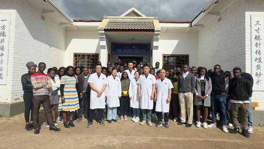 Zimbabwe Traditional Medicine Director Leads University Delegation to China-Zimbabwe TCM Centre, Deepening Medical Exchange