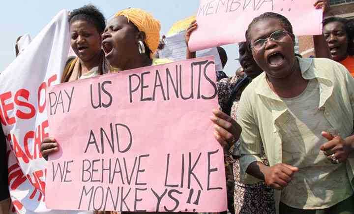 Teachers threaten shutdown over salaries and grading system